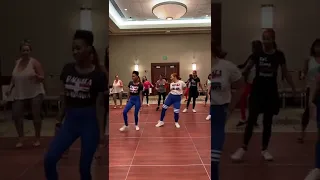 Las mujeres bailan bachata dominicana 🇩🇴 @la_gringa_de_la_bachata #shorts