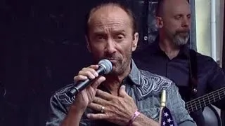 Lee Greenwood performs 'God Bless the U.S.A'