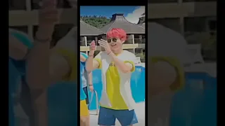 #BTS jungkook and hobi dance on  waka waka song 😅💜