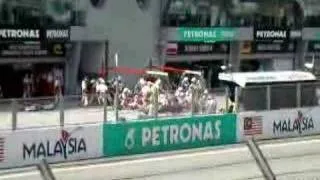 F1 Sepang 2007 toyota pit stop