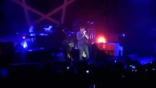 Damon Albarn tocando la melódica en Tomorrow Comes Today- Buenos Aires, Argentina 07/10/14