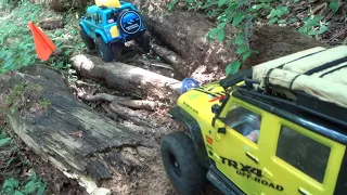 New Cross FR4 DEMON RTR vs TRX4 TRAIL TRAIL RUN