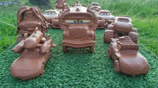 Clean various miniature cars & muddy Disney car convoys! Play in the garden