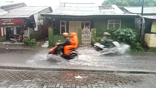 Heavy rain fell on the road causing flooding and stagnant water