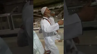 Jenab Gulam Hassan Gamgeen Reciting Naat While Tawaafe Kaaba