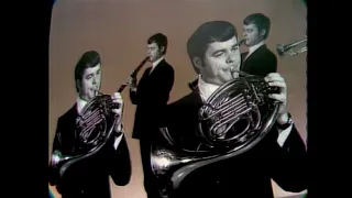 Mason Williams playing Classical Gas on the Smothers Brothers 1968