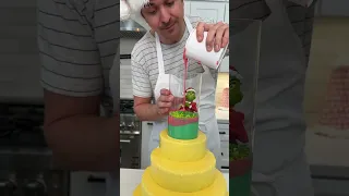 Grinch cake gets Colorful when he lifts the Cup (part 1)