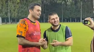 Хабиб Нурмагомедов играет футбол с Бураком
