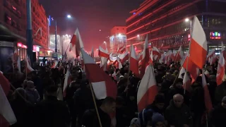 Marsz  Niepodległości 11 listopada 2018 pod jedną flagą.