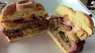 Jalapeno Stuffed Cheese Burger - A awesome smokey burger recipe