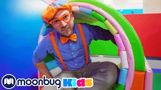 Blippi visita el Patio de Juegos Cubierto Funtastic | Vídeos Educativos | Moonbug Kids en Español