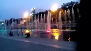 Разноцветный фонтан!🌊🌉⛲⛲⛲⛲⛲⛲