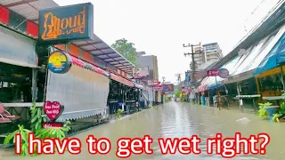 Heavy rain floods Pattaya City Soi Buakhao, Buakhao Market it’s a hard day