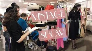 Toronto Vintage Clothing Show Vlog + Haul | Carolina Pinglo