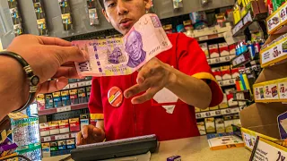 Comprando Un Chicle Y Pagando Con Un Billete de $1,000