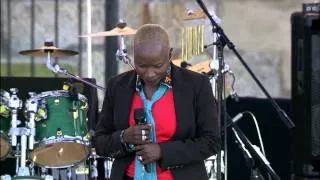 Angelique Kidjo - Malaika - 8/13/2006 - Newport Jazz Festival (Official)