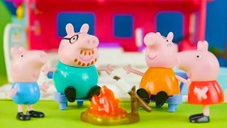 ¡ Peppa Pig se va de camping !  Vídeos con juguetes para niños