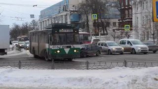 Троллейбус в Иваново объезжает ДТП