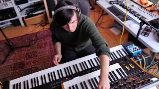 Solo jam session w/synth + pedals - Live in the Studio