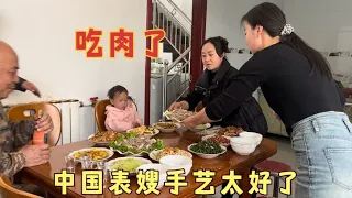 The Chinese cousin invited the Lao sister-in-law to eat mutton steamed buns at her house. The skill