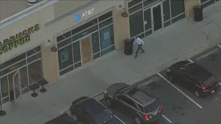 Raw Video: Smash and grab cell store burglary in Silver spring