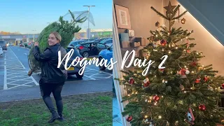 Decorating My Christmas Tree! 🎄// Vlogmas Day 2