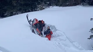 What it’s like riding an 18 year old snowmobile in the mountains (2005 RMK 800)