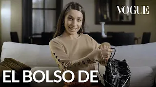 María Becerra revela lo que guarda en su bolso | El bolso de  | Vogue México y Latinoamérica