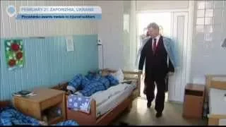 Poroshenko Awards Medals to Injured Soldiers: Ukraine's President visits Zaporizhya hospital