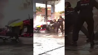 F1 Pit Stop - RedBull F1 Car Washing