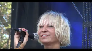 Sia - I´m in here (Live in Montreal 07-30-2011) Full HD