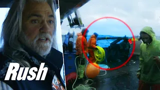 "He's An Idiot" Wild Bill Frustrated With His Deckhand Messing Up | Deadliest Catch