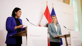 Pressekonferenz mit den Bundesministerinnen Elisabeth Köstinger und Christine Aschbacher