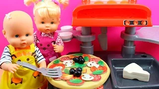 Cocinita Pizzería de juguete | Las Bebés Nenuco Hermanitas traviesas cocinan comiditas Pizza