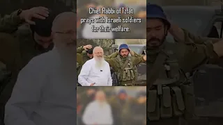 Israeli Soldiers Pray Before Heading Out To Battle