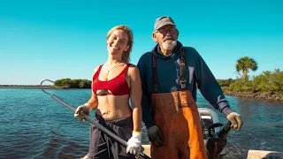 Bikini Buccaneer - Catching BLUE CRABS with Captain Tom/ Catch, Clean, Cook Softshell Blue Crab e02