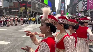 Mughal-E-Azam Musical Play in Time Square | मुग़ल ए आज़म | مغل اعظم  जब प्यार किया तो डरना क्या