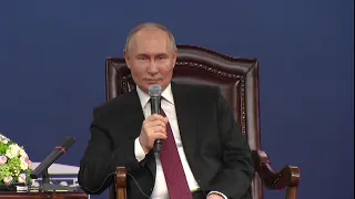 Владимир Путин - встреча в Харбинском политехническом университете.