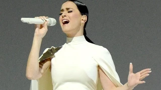 Katy Perry Stuns Audiences With Her 2015 Grammys Performance "By the Grace of God"!