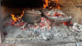 taş fırında güveç ve yanındada nargibi kızarmış köy ekmeyi yaptık 🥘🥖🥖🥐🍞