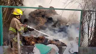 Рятувальники ліквідували пожежу на приватному подвір’ї, де зайнялась техніка та 2 т соломи