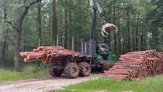 John deere 1510 G in larch.  #johndeere #1510G #forestry