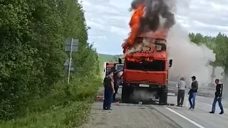 Лесовоз сгорел, не доехав до тайги