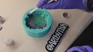 Let's make a Color changing crystal 🔮 Making a Mood ring effect resin crystal