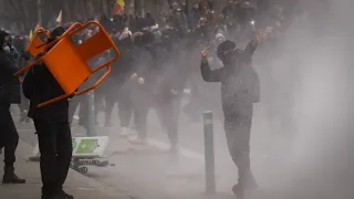 Heftige Auseinandersetzungen zwischen Polizei und Demonstranten in Brüssel