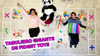 TROCANDO FIDGET TOYS NO TABULEIRO GIGANTE | Luluca