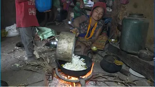 Nepali village || Cooking potatoes and vegetables in the village