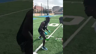 Tyreek Hill teaches How To Release Running a Comeback Route vs Outside/Inside Leverage