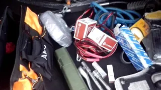 I show you what I carry in the car. What tools do you carry in the car?