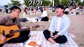 People Are Surprised When A Real Singer Suddenly Starts Singing Amazing High Note At The Park [CC]